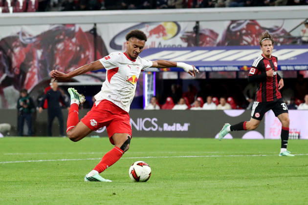 10.10.2026, xgox, Fussball 1.Bundesliga, RB Leipzig - Eintracht Frankfurt v.l. Tidiam Gomis (RB Leipzig) Torschuetze, erzielt das Tor, Treffer, scores the goal 6:0 (DFL DFB REGULATIONS PROHIBIT ANY USE OF PHOTOGRAPHS as IMAGE SEQUENCES and or QUASI-VIDEO) Leipzig