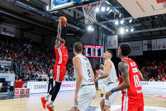 Trevon Scott (BMA365 Bamberg Baskets, 13), Borisa Simanic (Syntainics MBC, 22), Mylik Wilson (BMA365 Bamberg Baskets, 10), BMA365 Bamberg Baskets vs. Syntainics MBC, Basketball, easyCredit BBL, 5. Spieltag, 10.10.2026 BMA365 Bamberg Baskets vs. Syntainics MBC, Basketball, easyCredit BBL, 5. Spieltag, 10.10.2026 Bamberg Copyright: xEibner-Pressefoto G.xSantemizx EP_EER