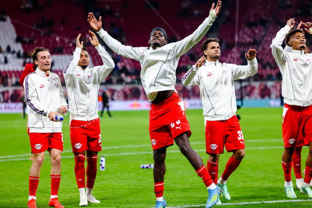 Rocco Reitz (RB Leipzig, 20), Christopher Nkunku (RB Leipzig, 28), Castello Lukeba (RB Leipzig, 23), Max Finkgraefe (RB Leipzig, 35) Jubel Freude nach dem Sieg, vor der Fankurve, Endstand 6:0, GER, RB Leipzig vs. Eintracht Frankfurt, Fussball, 1. Bundesliga Herren, 5. Spieltag, Spielzeit 2026 2027, 10.10.2026 DFL regulations prohibit any use of photographs as image sequences and or quasi-video. GER, RB Leipzig vs. Eintracht Frankfurt, Fussball, 1. Bundesliga Herren, 5. Spieltag, Spielzeit 2026 2027, 10.10.2026 Leipzig Copyright: xEibner-Pressefoto LauraxRoemerx EP_LRR