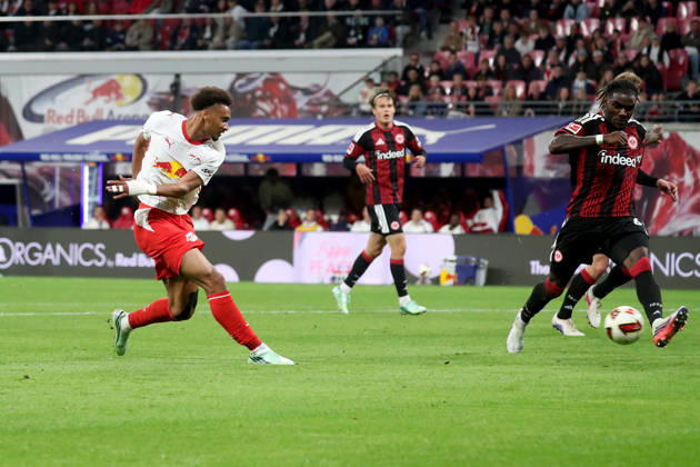 10.10.2026, xgox, Fussball 1.Bundesliga, RB Leipzig - Eintracht Frankfurt v.l. Tidiam Gomis (RB Leipzig) Torschuetze, erzielt das Tor, Treffer, scores the goal 6:0 (DFL DFB REGULATIONS PROHIBIT ANY USE OF PHOTOGRAPHS as IMAGE SEQUENCES and or QUASI-VIDEO) Leipzig