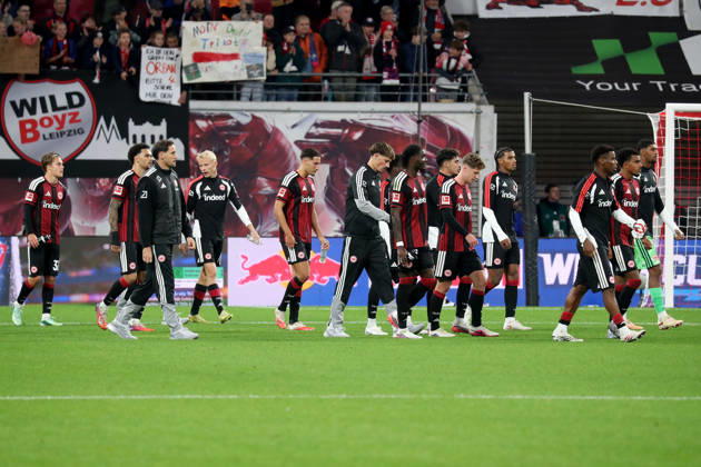 10.10.2026, xgox, Fussball 1.Bundesliga, RB Leipzig - Eintracht Frankfurt v.l. Spieler der Eintracht Enttäuscht, traurig, frustriert, ratlos, (DFL DFB REGULATIONS PROHIBIT ANY USE OF PHOTOGRAPHS as IMAGE SEQUENCES and or QUASI-VIDEO) Leipzig
