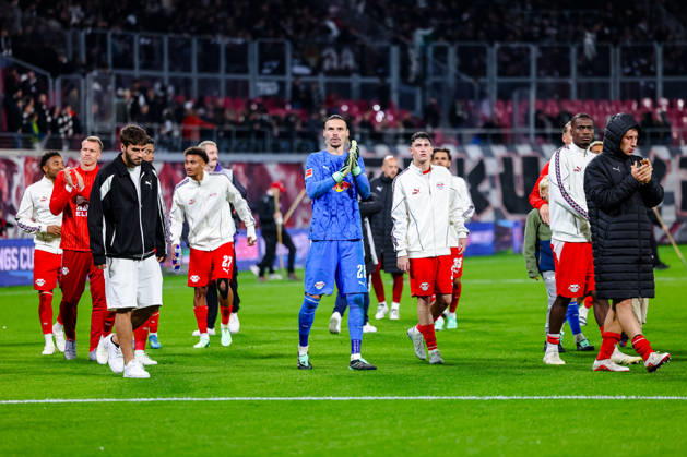 Maarten Vandevoordt (RB Leipzig, 26) und Team Jubel Freude nach dem Sieg, Endstand 6:0, GER, RB Leipzig vs. Eintracht Frankfurt, Fussball, 1. Bundesliga Herren, 5. Spieltag, Spielzeit 2026 2027, 10.10.2026 DFL regulations prohibit any use of photographs as image sequences and or quasi-video. GER, RB Leipzig vs. Eintracht Frankfurt, Fussball, 1. Bundesliga Herren, 5. Spieltag, Spielzeit 2026 2027, 10.10.2026 Leipzig Copyright: xEibner-Pressefoto LauraxRoemerx EP_LRR