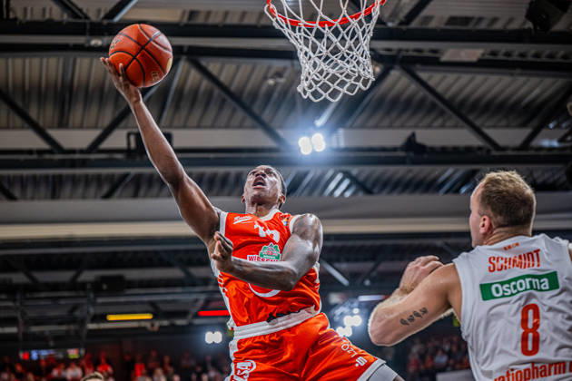 1. Basketball Bundesliga, easyCredit BBL, Saison 2026 2027, Herren, Hauptrunde, 5. Spieltag, 10.10.2026, RASTA Vechta - ratiopharm ulm Justin Edler-Davis ( 10 - RASTA Vechta) beim Korbleger Vechta RASTA Dome Niedersachsen Deutschland