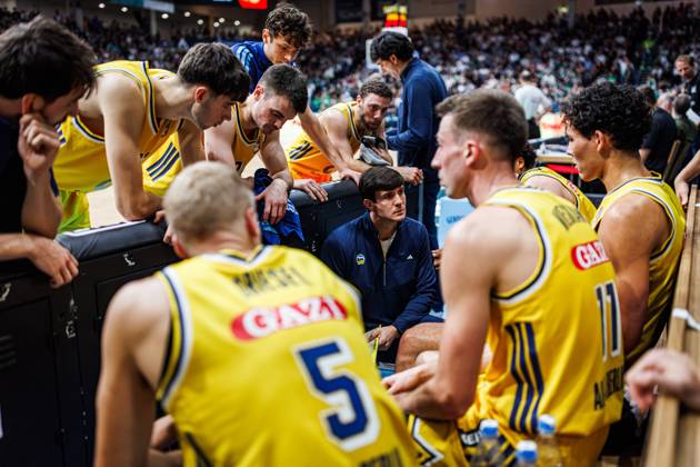 Pedro Calles (Headcoach Alba Berlin) mit Team in der Auszeit, Emotionen, Geste, Gestik, Mimik Vet Concept Gladiators Trier vs Alba Berlin, Basketball, easyCredit BBL, 5. Spieltag, Saison 2026 2027, 10.10.2026 Vet Concept Gladiators Trier vs Alba Berlin, Basketball, easyCredit BBL, 5. Spieltag, Saison 2026 2027, 10.10.2026 Copyright: xEibnerxPressefotox EP_ANS