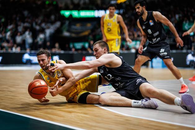 Jordan Ford (Alba Berlin) im Zweikampf mit Marten Linssen (Gladiators Trier), Aktion Action Vet Concept Gladiators Trier vs Alba Berlin, Basketball, easyCredit BBL, 5. Spieltag, Saison 2026 2027, 10.10.2026 Vet Concept Gladiators Trier vs Alba Berlin, Basketball, easyCredit BBL, 5. Spieltag, Saison 2026 2027, 10.10.2026 Copyright: xEibnerxPressefotox EP_ANS