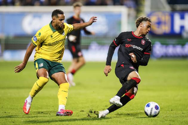 SITTARD - Mohamed Ihattaren of Fortuna Sittard, Daouda Weidmann of FC Twente (lr) during the Dutch Eredivisie match between Fortuna Sittard and FC Twente at the Fortuna Sittard stadium on 10 October 2026 in Sittard, the Netherlands. IRIS VAN DEN BROEK ANP Eredivisie 2026 27 xVIxANPxSportx xxANPxIVx 572053901 originalFilename: 572053901.jpg