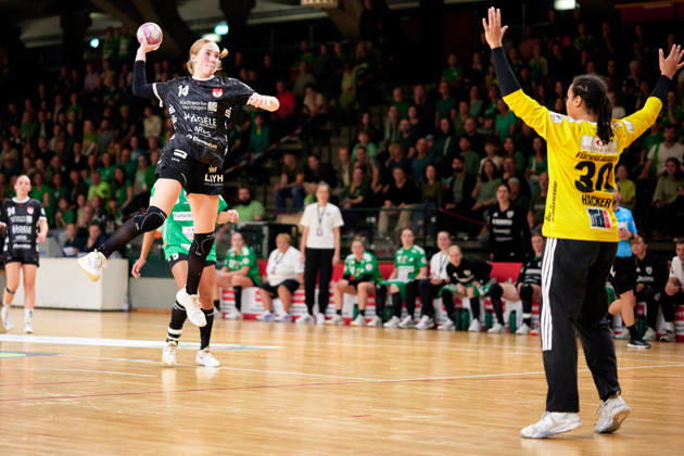 Nora Erhardt (SG Nuertingen-Zizishausen, 14), MERCY HACKER (Fuechse Berlin, 30), GER, 2. Handball - Bundesliga Frauen, Fuechse Berlin vs. SG Nuertingen-Zizishausen, Saison 2026 27, 5. Spieltag, 10.10.2026 GER, 2. Handball - Bundesliga Frauen, Fuechse Berlin vs. SG Nuertingen-Zizishausen, Saison 2026 27, 5. Spieltag, 10.10.2026 Berlin