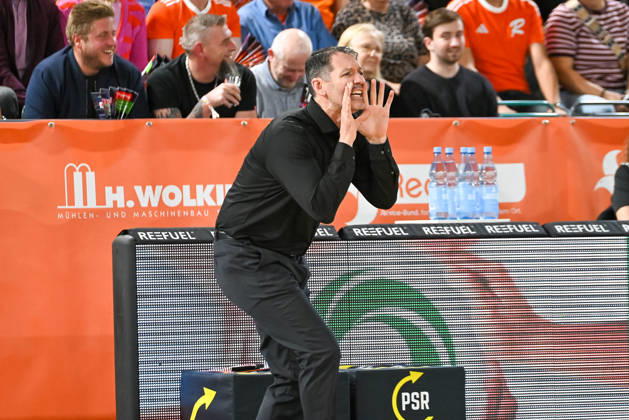 Ty Harrelson (ratiopharm Ulm, Coach) ruft, gestikuliert RASTA Vechta vs. ratiopharm Ulm, easyCredit Basketball Bundesliga, 5. Spieltag, Saison 2026 2027, 10.10.2026, RASTA Vechta vs. ratiopharm Ulm, easyCredit Basketball Bundesliga, 5. Spieltag, Saison 2026 2027, 10.10.2026 Vechta Copyright: xEibner-Pressefoto RobertxGertzenx EP_RGN