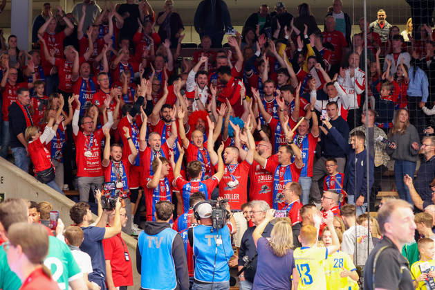 10.10.2026, Deutschland, Göppingen, Handball Opel HBL Bundesliga, FRISCH AUF! Göppingen vs. SG BBM Bietigheim, Jubel Bietigheim, Fans, Zuschauer