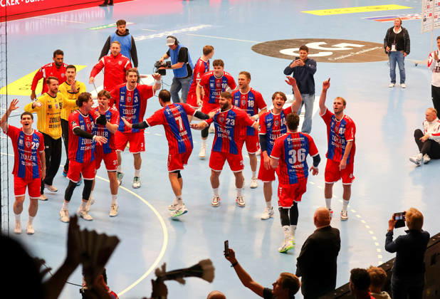 10.10.2026, Deutschland, Göppingen, Handball Opel HBL Bundesliga, FRISCH AUF! Göppingen vs. SG BBM Bietigheim, Jubel Bietigheim, Fans, Zuschauer