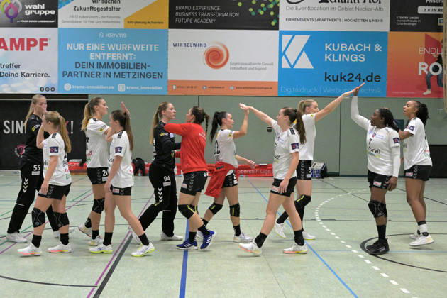 die Spielerinnen von SCM Ramnicu Valcea klatschen nach dem Spiel ab TusSies Metzingen vs. SCM Ramnicu Valcea, Handball, EHF, Europa Leauge Qualifikation Rueckspiel, Saison 2026 2027, 10.10.2026 TusSies Metzingen vs. SCM Ramnicu Valcea, Handball, EHF, Europa Leauge Qualifikation Rueckspiel, Saison 2026 2027, 10.10.2026 Metzingen Copyright: xEibner-Pressefotox EP_TBR