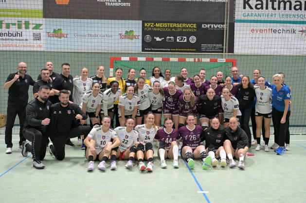 Gemeinsames Bild nach Spielende der TusSies Metzingen und SCM Ramnicu Valcea TusSies Metzingen vs. SCM Ramnicu Valcea, Handball, EHF, Europa Leauge Qualifikation Rueckspiel, Saison 2026 2027, 10.10.2026 TusSies Metzingen vs. SCM Ramnicu Valcea, Handball, EHF, Europa Leauge Qualifikation Rueckspiel, Saison 2026 2027, 10.10.2026 Metzingen Copyright: xEibner-Pressefotox EP_TBR