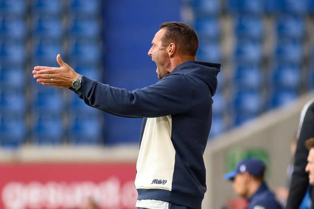 10.10.2026, GER, Fussball, Herren, 3. Liga, Saison 2026 2027, MSV Duisburg - TSG Hoffenheim II Dietmar Hirsch (MSV) gestikuliert, Gestik Copyright: xSvenxHanischx