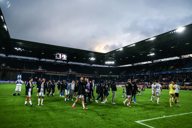 Fussball, 3.Liga Saison 2026 2027 8.Spieltag MSV Duisburg - TSG 1899 Hoffenheim II 10.10.2026, schauinsland-reisen-arena Die Spieler vom MSV Duisburg bedanken sich nach dem Spiel bei den Fans Duisburg schauinsland-reisen-arena Nordrhein-Westfalen Deutschland