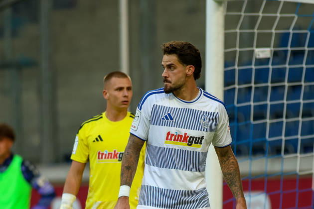 10.10.2026, GER, Fussball, Herren, 3. Liga, Saison 2026 2027, MSV Duisburg - TSG Hoffenheim II Maximilian Braune (MSV) und Lex Tyger Lobinger (MSV) schauen Copyright: xSvenxHanischx