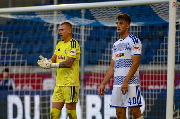 10.10.2026, GER, Fussball, Herren, 3. Liga, Saison 2026 2027, MSV Duisburg - TSG Hoffenheim II Maximilian Braune (MSV) und Ben Schlicke (MSV) schauen Copyright: xSvenxHanischx