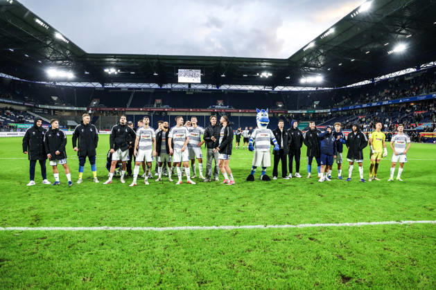 Fussball, 3.Liga Saison 2026 2027 8.Spieltag MSV Duisburg - TSG 1899 Hoffenheim II 10.10.2026, schauinsland-reisen-arena Die Spieler vom MSV Duisburg nach dem Spiel bei den Fans Duisburg schauinsland-reisen-arena Nordrhein-Westfalen Deutschland