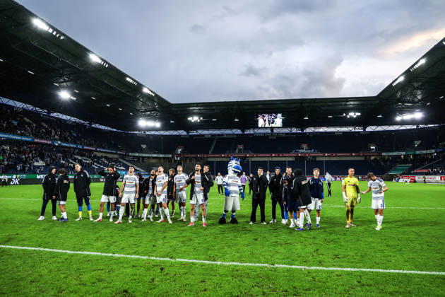 Fussball, 3.Liga Saison 2026 2027 8.Spieltag MSV Duisburg - TSG 1899 Hoffenheim II 10.10.2026, schauinsland-reisen-arena Die Spieler vom MSV Duisburg nach dem Spiel bei den Fans Duisburg schauinsland-reisen-arena Nordrhein-Westfalen Deutschland