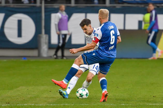 v. li. im Zweikampf Conor Noß Noss (Duisburg 14) Valentin Lässig Laessig (Hoffenheim 6) 10.10.2026 ¢ Fussball ¢ MSV Duisburg vs TSG 1899 Hoffenheim II, Schauinsland-Reisen-Arena, Duisburg, DFB DFL REGULATIONS PROHIBIT ANY USE OF PHOTOGRAPHS AS IMAGE SEQUENCES AND OR QUASI-VIDEO NRW Germany