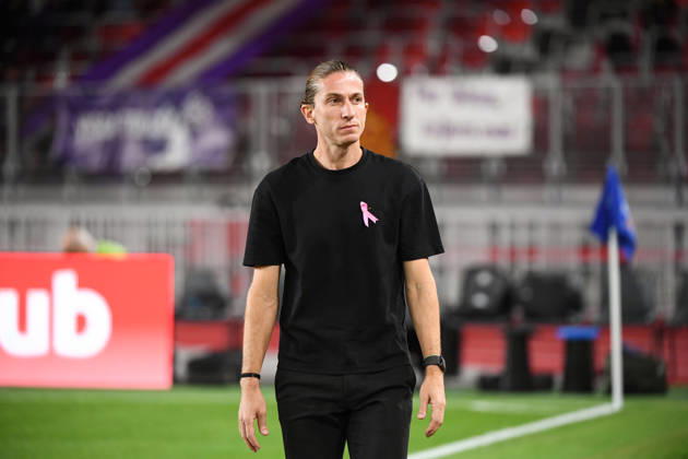 AS Monaco v Toulouse FC - Ligue 1 McDonald s 2026 2027 Head Coach Filipe LUIS of Monaco pay tribute to Pink October using a pink ribbon during Ligue 1 McDonald s match between Monaco and Toulouse at Stade Louis II on October 10, 2026 in Monaco, Monaco. Monaco Monaco Copyright: xIconxSportx 776573324