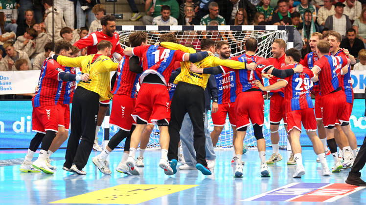 10.10.2026, Deutschland, Göppingen, Handball Opel HBL Bundesliga, FRISCH AUF! Göppingen vs. SG BBM Bietigheim, Jubel Bietigheim, Jubel (BBM)