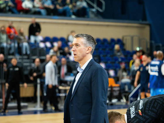Co-Trainer Dejan Mihevc (Fitness First Würzburg Baskets). Rostock Seawolves vs. Fitness First Würzburg Baskets, Stadthalle Rostock, easyCredit Basketball Bundesliga, 5. Spieltag, 10.10.2026 Rostock Seawolves vs. Fitness First Würzburg Baskets, Stadthalle Rostock, easyCredit Basketball Bundesliga, 5. Spieltag, Seawolves, Würzburg Baskets, Basketball 10.10.2026 Rostock Copyright: xHannesxAdelbergx