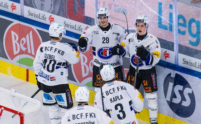 Ice hockey, Eishockey National League Regular Season - ZSC Lions vs HC Frib Zurich, Switzerland, 10th Oct 2026: 22nd minute 29 Anthony Richard (Fribourg) scores the 2:2 and celebrates with 40 Jonas Taibel, 39 Jamiro Reber and 3 Michael Kapla (all Fribourg). Copyright: xAndreasxHaasx