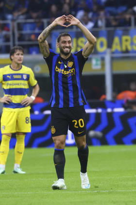 FC Internazionale v Parma Calcio - Serie A 2026 27 Hakan Calhanoglu celebrates a goal during the Serie A match between FC Internazionale and Parma Calcio at Giuseppe Meazza in Milano, Italy, on October 10, 2026. Milano Milano Italy Copyright: xMairoxCinquettix originalFilename:cinquetti-fcintern261010_npKms