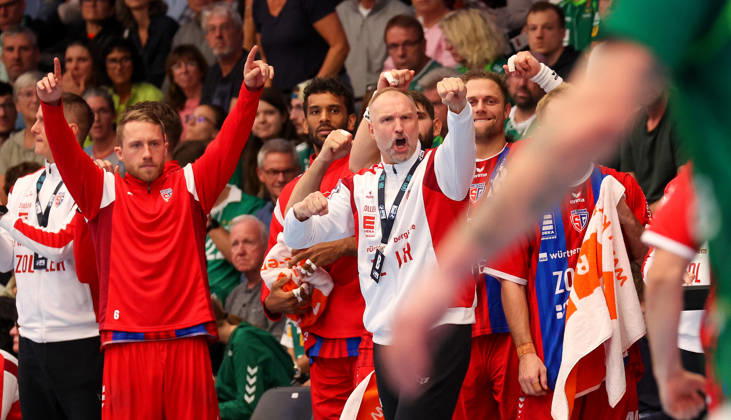 10.10.2026, Deutschland, Göppingen, Handball Opel HBL Bundesliga, FRISCH AUF! Göppingen vs. SG BBM Bietigheim, Jubel, BBM Trainer Hartmut Mayerhoffer
