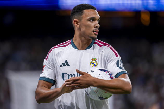 Real Madrid CF v Villarreal CF - LaLiga EA Sports 2026 27 Trent Alexander-Arnold of Real Madrid CF greets the fans during the LaLiga EA Sports football match between Real Madrid CF and Villarreal CF at Estadio Bernabeu on October 10, 2026 in Madrid, Spain. Madrid Estadio Bernabeu Madrid Spain Copyright: xAlbertoxGardinx AGardin_20261010_Rea_Mad_Vil_0012