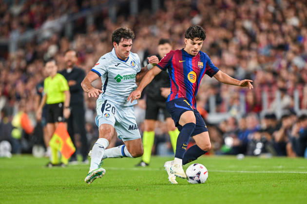 FC Barcelona, Barca v GETAFE CF SPOTIFY CAMP NOU. BARCELONA October 10,2026 FC BARCELONA vs GETAFE CF OCTOBER 10 ,2026 Xavi Espart (12) of FC Barcelona dribbles Ivan Azon (20) of Getafe CF during the match between FC Barcelona and Getafe CF corresponding to the eighth day of La Liga EA Sports at at Spotify Camp Nou in Barcelona, Spain. Barcelona ESP Copyright: xS.xRosx