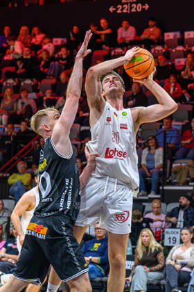10.10.2026 - Basketball - Saison 2026 2027 - 2. Bundesliga Pro-A - 4. Spieltag: Nürnberg Falcons Basketball Club NBC - Kreisbau Kirchheim Knights - AlSch - xalxscx - Lukas Zerner (10, Kreisbau Kirchheim Knights ) Jarne Jürgens Juergens (21, Nürnberg Falcons BC NBC )