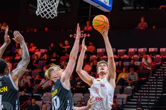 10.10.2026 - Basketball - Saison 2026 2027 - 2. Bundesliga Pro-A - 4. Spieltag: Nürnberg Falcons Basketball Club NBC - Kreisbau Kirchheim Knights - AlSch - xalxscx - Lukas Zerner (10, Kreisbau Kirchheim Knights ) Jarne Jürgens Juergens (21, Nürnberg Falcons BC NBC )
