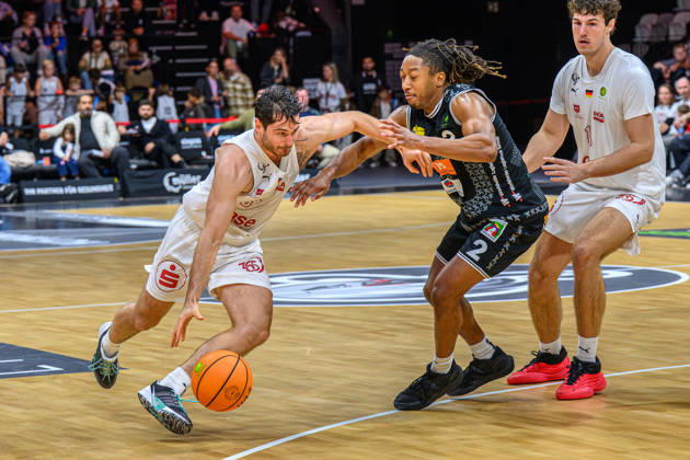 10.10.2026 - Basketball - Saison 2026 2027 - 2. Bundesliga Pro-A - 4. Spieltag: Nürnberg Falcons Basketball Club NBC - Kreisbau Kirchheim Knights - AlSch - xalxscx - Tim Köpple Koepple (5, Nürnberg Falcons BC NBC ) Corey Jr Hines (2, Kreisbau Kirchheim Knights )