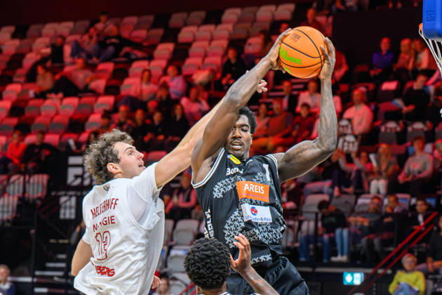 10.10.2026 - Basketball - Saison 2026 2027 - 2. Bundesliga Pro-A - 4. Spieltag: Nürnberg Falcons Basketball Club NBC - Kreisbau Kirchheim Knights - AlSch - xalxscx - Daniel Helterhoff (13, Nürnberg Falcons BC NBC ) Philip Alston (1, Kreisbau Kirchheim Knights )