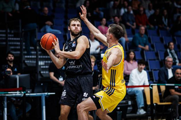 Moritz Krimmer (Gladiators Trier) im Zweikampf mit Joe Wieskamp (Alba Berlin), Aktion Action Vet Concept Gladiators Trier vs Alba Berlin, Basketball, easyCredit BBL, 5. Spieltag, Saison 2026 2027, 10.10.2026 Vet Concept Gladiators Trier vs Alba Berlin, Basketball, easyCredit BBL, 5. Spieltag, Saison 2026 2027, 10.10.2026 Copyright: xEibnerxPressefotox EP_ANS