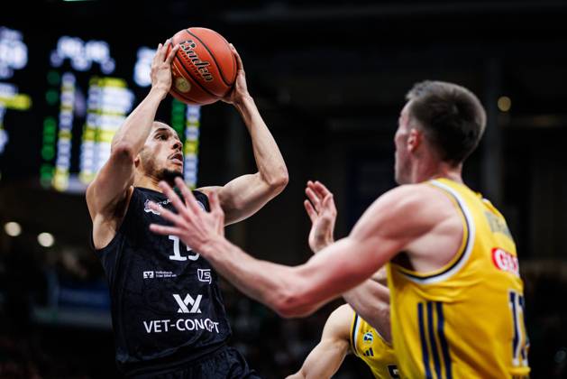 Jordan Roland (Gladiators Trier) im Zweikampf mit Joe Wieskamp (Alba Berlin), Aktion Action Vet Concept Gladiators Trier vs Alba Berlin, Basketball, easyCredit BBL, 5. Spieltag, Saison 2026 2027, 10.10.2026 Vet Concept Gladiators Trier vs Alba Berlin, Basketball, easyCredit BBL, 5. Spieltag, Saison 2026 2027, 10.10.2026 Copyright: xEibnerxPressefotox EP_ANS