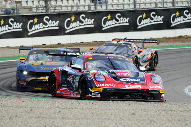 DTM - Finale Hockenheimring 09. - 11. Oktober 2026 DTM - Finale Hockenheimring 09. - 11. Oktober Rennen Samstag Im Bild: Bastian Buus (DNK) vor Arjun Maini (IND) und Ben Doerr (DEU) Copyright: xBEAUTIFULxSPORTS Bernhardtx