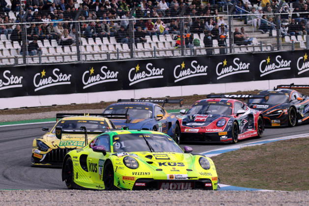 DTM - Finale Hockenheimring 09. - 11. Oktober 2026 DTM - Finale Hockenheimring 09. - 11. Oktober Rennen Samstag Im Bild: Thomas Preining (AUT) fuehrt einen Pulk an Copyright: xBEAUTIFULxSPORTS Bernhardtx