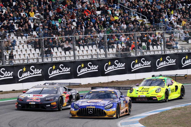 DTM - Finale Hockenheimring 09. - 11. Oktober 2026 DTM - Finale Hockenheimring 09. - 11. Oktober Rennen Samstag Im Bild: Dreikampf Maro Engel (DEU), Marco Mapelli (ITA) und Thomas Preining (AUT) Copyright: xBEAUTIFULxSPORTS Bernhardtx
