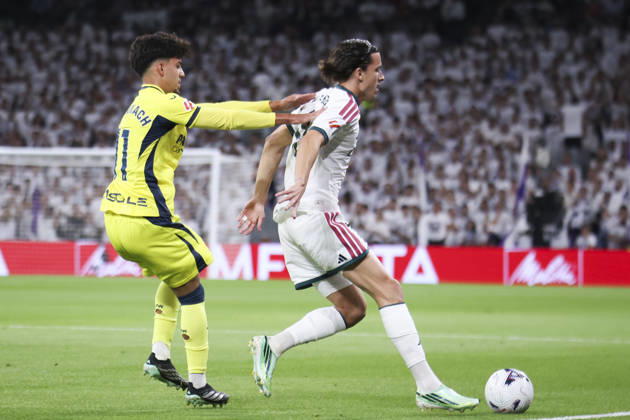 Real Madrid v Villarreal - La Liga EA Sports 2026 27 October 10, 2026, Estadio Santiago Bernabeu, Madrid, Spain: Alvaro Carreras of Real Madrid protects the ball against Ilias Akhomach of Villarreal during La Liga EA Sports match between Real Madrid and Villarreal at Estadio Santiago Bernabeu on October 10, 2026 in Madrid, Spain. Madrid Estadio Santiago Bernabeu Madrid Spain Copyright: xAlejandroxMatiasxAcostax
