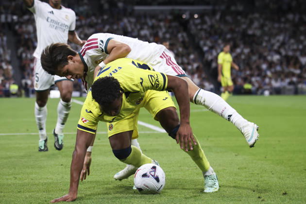 Real Madrid v Villarreal - La Liga EA Sports 2026 27 October 10, 2026, Estadio Santiago Bernabeu, Madrid, Spain: Arda Guler of Real Madrid and Alex Freeman fights for the ball during La Liga EA Sports match between Real Madrid and Villarreal at Estadio Santiago Bernabeu on October 10, 2026 in Madrid, Spain. Madrid Estadio Santiago Bernabeu Madrid Spain Copyright: xAlejandroxMatiasxAcostax