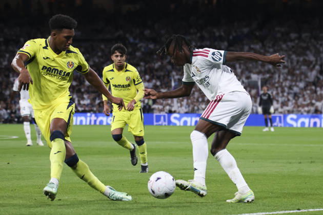 Real Madrid v Villarreal - La Liga EA Sports 2026 27 October 10, 2026, Estadio Santiago Bernabeu, Madrid, Spain: Yan Diomande of Real Madrid is defended by Alex Freeman of Villarreal during La Liga EA Sports match between Real Madrid and Villarreal at Estadio Santiago Bernabeu on October 10, 2026 in Madrid, Spain. Madrid Estadio Santiago Bernabeu Madrid Spain Copyright: xAlejandroxMatiasxAcostax