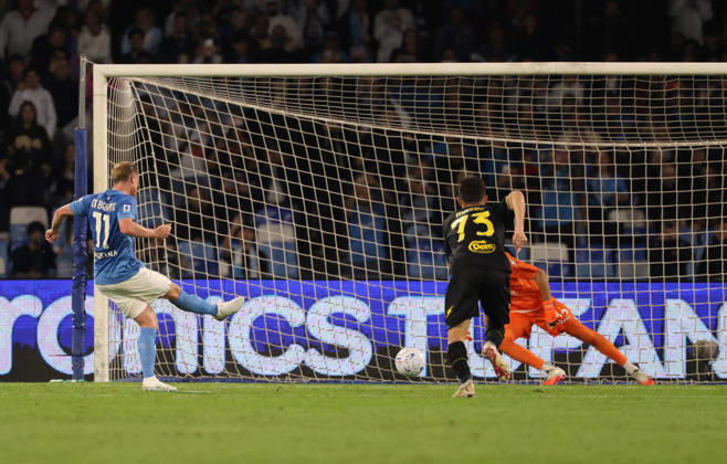 October 10, 2026, Napoli, Campania, ITALIA: Goal the Kevi De Bruyne of SSC Napoli during the 2026 27 Serie A match between SSC Napoli and FC Frosinone, played on October 10, 2026, at the Stadio Diego Armando Maradona in Naples Napoli ITALIA - ZUMAs236 20261010_aap_s236_051 Copyright: xFabioxSassox