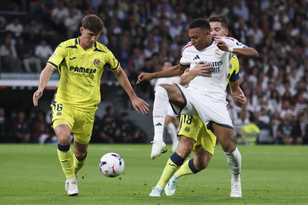 Real Madrid v Villarreal - La Liga EA Sports 2026 27 October 10, 2026, Estadio Santiago Bernabeu, Madrid, Spain: Kylian Mbappe of Real Madrid is defended by Navarro Pau and Juan Foyth of Villarreal during La Liga EA Sports match between Real Madrid and Villarreal at Estadio Santiago Bernabeu on October 10, 2026 in Madrid, Spain. Madrid Estadio Santiago Bernabeu Madrid Spain Copyright: xAlejandroxMatiasxAcostax