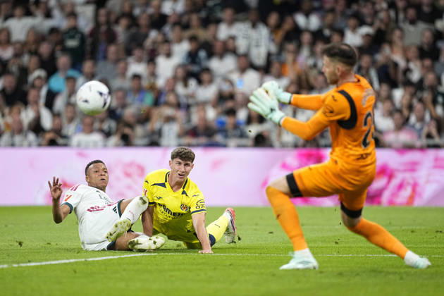 October 10, 2026, Madrid, Madrid, Spain: Kylian Mbappe of Real Madrid CF and Pau Navarro of Villarreal CF in action during the Spanish League, LaLiga EA Sports, football match between Real Madrid and Villarreal CF at Bernabeu stadium on October 10, 2026, in Madrid, Spain. Real Madrid V Villarreal CF - LaLiga EA Sports  - ZUMAa181 20261010_zaa_a181_146 Copyright: xOscarxJ.xBarrosox