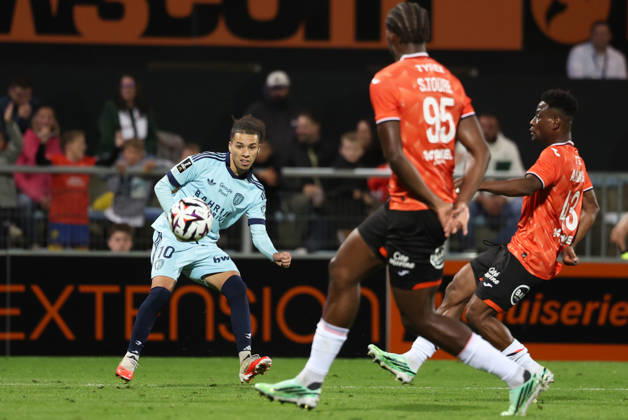 FC Lorient v Paris FC - Ligue 1 McDonald s 2026 2027 Ilan KEBBAL of Paris FC and Arsene KOUASSI of Lorient during Ligue 1 McDonald s match between Lorient and Paris at Stade Yves Allainmat on October 10, 2026 in Lorient, France. Lorient France  Copyright: xJohnnyxFidelinx 776573317
