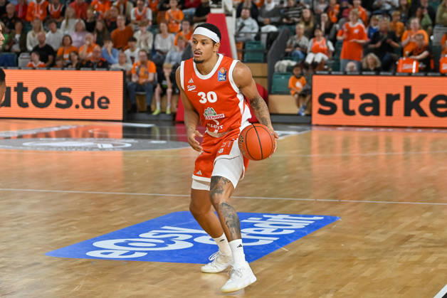 Nelson Weidemann (RASTA Vechta, 30) am Ball RASTA Vechta vs. ratiopharm Ulm, easyCredit Basketball Bundesliga, 5. Spieltag, Saison 2026 2027, 10.10.2026, RASTA Vechta vs. ratiopharm Ulm, easyCredit Basketball Bundesliga, 5. Spieltag, Saison 2026 2027, 10.10.2026 Vechta Copyright: xEibner-Pressefoto RobertxGertzenx EP_RGN