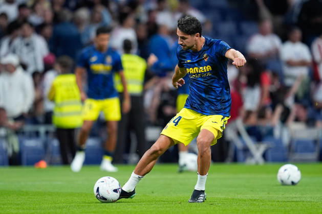 October 10, 2026, Madrid, Madrid, Spain: Santi Comesana of Villarreal CF warms up during the Spanish League, LaLiga EA Sports, football match between Real Madrid and Villarreal CF at Bernabeu stadium on October 10, 2026, in Madrid, Spain. Real Madrid V Villarreal CF - LaLiga EA Sports - ZUMAa181 20261010_zaa_a181_165 Copyright: xDennisxAgyemanx