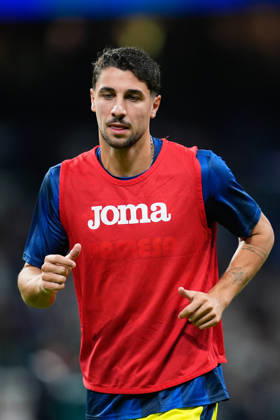 October 10, 2026, Madrid, Madrid, Spain: Santi Comesana of Villarreal CF warms up during the Spanish League, LaLiga EA Sports, football match between Real Madrid and Villarreal CF at Bernabeu stadium on October 10, 2026, in Madrid, Spain. Madrid Spain - ZUMAa181 20261010_zaa_a181_151 Copyright: xDennisxAgyemanx